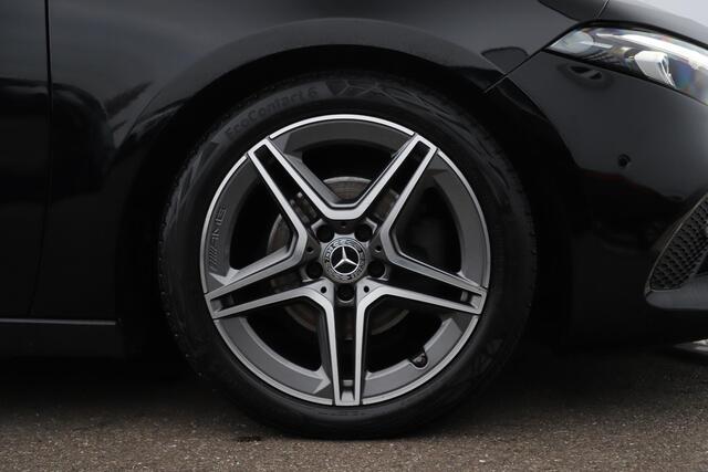 Mercedes-Benz A-KLASSE 160 Business Solution Panoramadak Widescreen Trekhaak 18 inch AMG Velgen Navigatie Camera Full LED Lane Assist Stoelverwarming