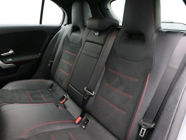 Mercedes-Benz A-KLASSE 180 AMG Star Edition AMG Line | Ledkoplampen | Apple CarPlay | Licht- en zicht pakket | Keyless-Go | Spiegel Pakket | Stoelverwarming. Inclusief 24 maanden MB Certified garantie voor Europa.