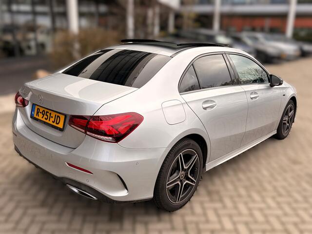 Mercedes-Benz A-KLASSE 250 e Advantage AMG | Panoramadak | Burmester | Stoelverwarming | Memory Seat | Cruise Control | Camera | Apple Carplay | Ambiance Verlichting | Night Pakket | Keyless |
