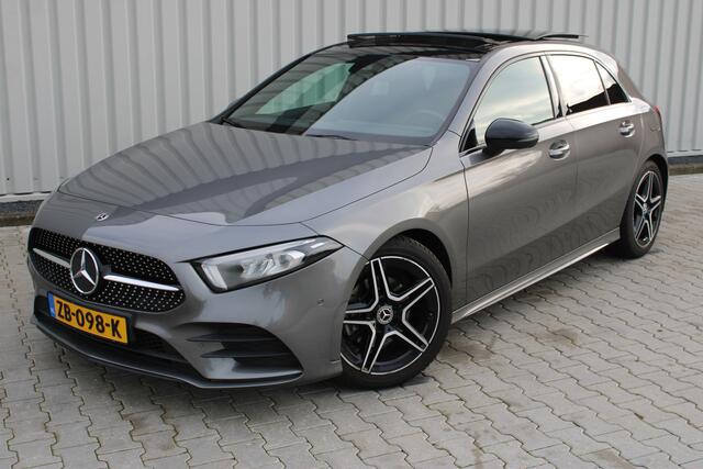 Mercedes-Benz A-KLASSE 200 Business Solution AMG Night Upgrade 164pk | Incl. 12 maanden garantie | Night pakket | Panoramadak | AMG pakket | Virtual cockpit | Stoelverwarming | Lane assist | Zwarte hemel | Navigatie | LED verlichting | Achteruitrijcamera