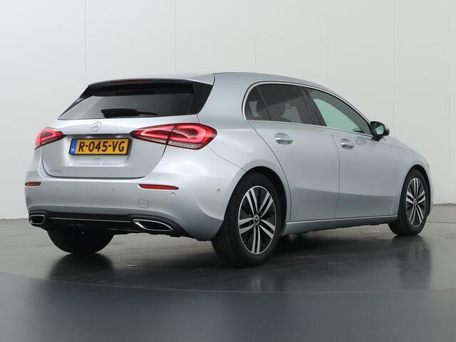Mercedes-Benz A-KLASSE 180 Luxury Line | Distronic | Getin glas | Stoelverwarming | Achteruitrijcamera | Apple Carplay |