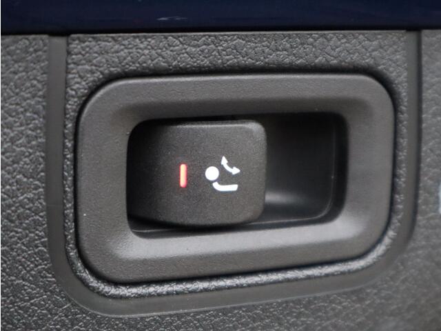 Mercedes-Benz A-KLASSE 250 e AMG Line | Panoramadak | Trekhaak | Multispaak | Dodehoekassistent | Navigatie | Camera | Automaat