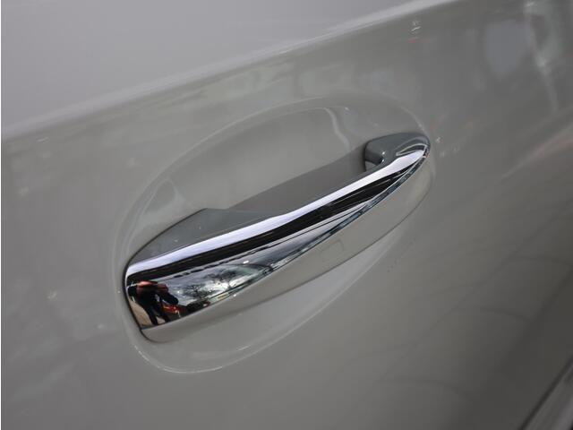 Mercedes-Benz A-KLASSE 180 Star Edition AMG Line Plus | Panoramadak | Navigatie | 360 camera | Keyless Entry | Dodehoekassistent | Automaat