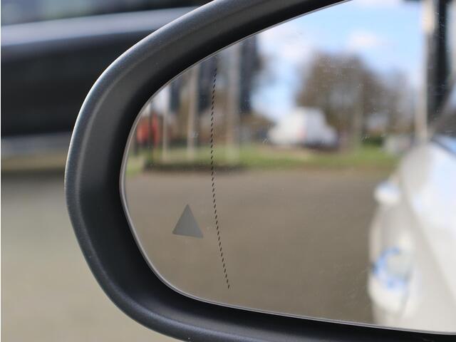 Mercedes-Benz A-KLASSE 180 Star Edition AMG Line Plus | Panoramadak | Navigatie | 360 camera | Keyless Entry | Dodehoekassistent | Automaat