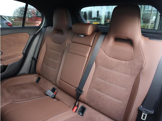 Mercedes-Benz A-KLASSE 180 Star Edition AMG Line Plus | Panoramadak | Navigatie | 360 camera | Keyless Entry | Dodehoekassistent | Automaat