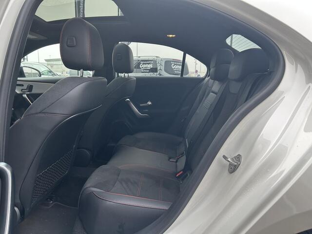 Mercedes-Benz A-KLASSE 180 Business Solution AMG | Panoramadak | Cruise Control | Stoelverwarming