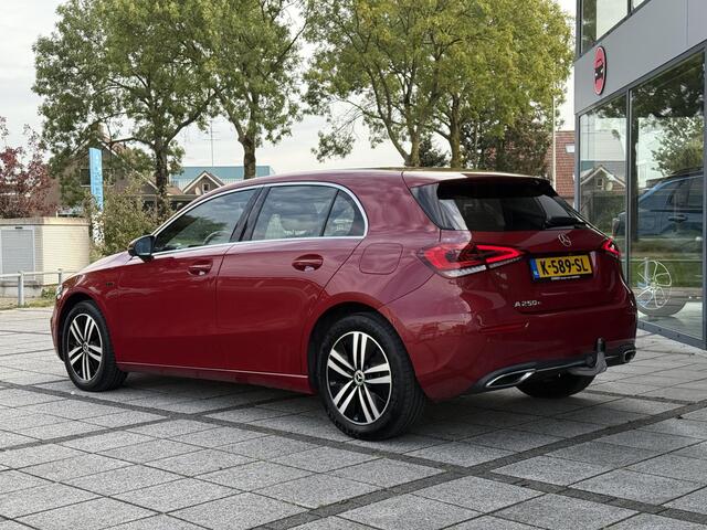 Mercedes-Benz A-KLASSE 250e Aut. Business Sol. Luxury | Navi | Camera | Leder | Sfeer Verlichting |