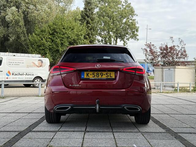 Mercedes-Benz A-KLASSE 250e Aut. Business Sol. Luxury | Navi | Camera | Leder | Sfeer Verlichting |