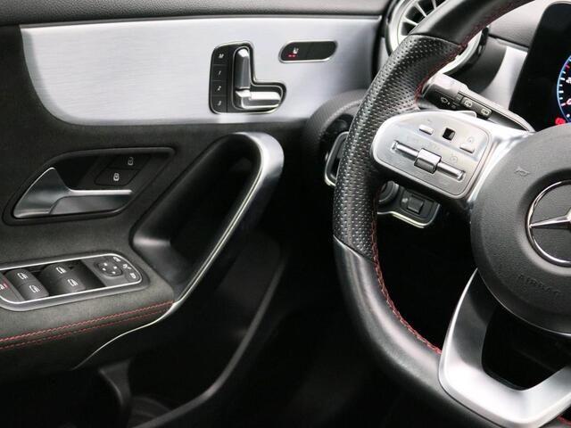 Mercedes-Benz A-KLASSE 180 Business Solution AMG AMG Line | Night Pakket | Panorama Schuif-Kanteldak |Memory Voorstoelen |Sfeerverlichting | Achteruitrijcamera | MultiBeam Ledkoplampen. Inclusief 24 maanden Mercedes-Benz Certified garantie voor Europa.