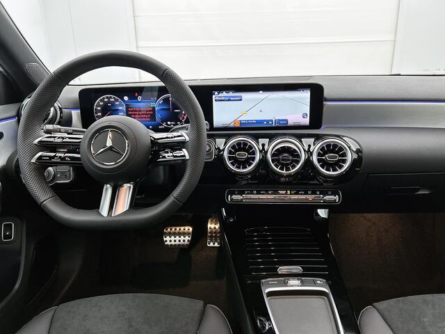 Mercedes-Benz A-KLASSE 250 e Business Solution AMG | AMG Line Plus pakket | Memorypakket voorstoelen | Panoramaschuifdak | Head-up display | 360° camera | Nightpakket | 19 inch AMG velgen | MULTIBEAM LED |