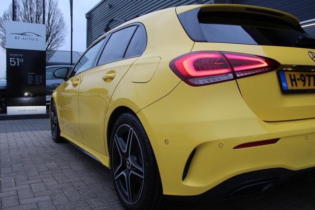 Mercedes-Benz A-KLASSE 180 Business Solution AMG Panoramadak | Night pakket | Camera | High Performance LED | Widescreen | Rijstrooksensor | Apple CarPlay | LMV18"