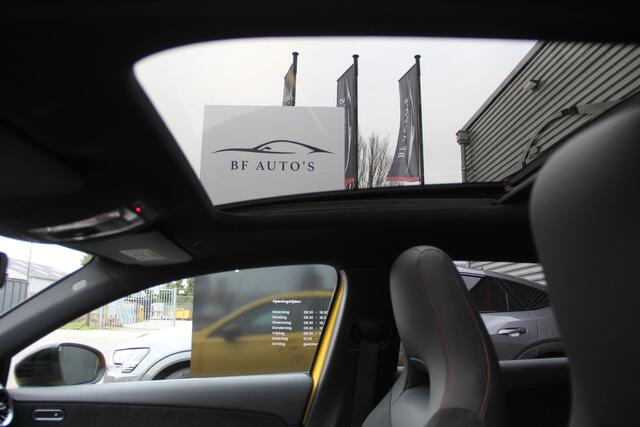 Mercedes-Benz A-KLASSE 180 Business Solution AMG Panoramadak | Night pakket | Camera | High Performance LED | Widescreen | Rijstrooksensor | Apple CarPlay | LMV18"