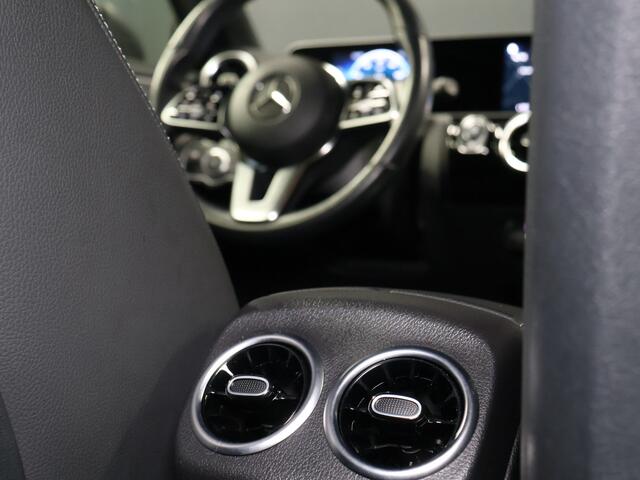 Mercedes-Benz A-KLASSE 200 Business Solution AMG [CAMERA, NAVIGATIE, CRUISE CONTROL, BLUETOOTH TELEFOON, PDC V+A, STOELVERWARMING, AUTOMATISCHE AIRCO, LED KOPLAMPEN, NIEUWSTAAT]