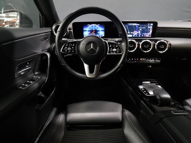 Mercedes-Benz A-KLASSE 200 Business Solution AMG [CAMERA, NAVIGATIE, CRUISE CONTROL, BLUETOOTH TELEFOON, PDC V+A, STOELVERWARMING, AUTOMATISCHE AIRCO, LED KOPLAMPEN, NIEUWSTAAT]
