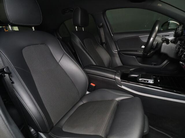 Mercedes-Benz A-KLASSE 200 Business Solution AMG [CAMERA, NAVIGATIE, CRUISE CONTROL, BLUETOOTH TELEFOON, PDC V+A, STOELVERWARMING, AUTOMATISCHE AIRCO, LED KOPLAMPEN, NIEUWSTAAT]