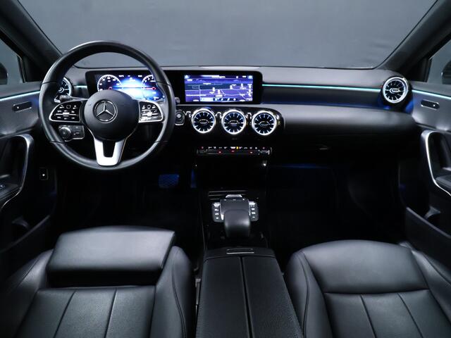 Mercedes-Benz A-KLASSE 250 e Sport Luxury Limited [TREKHAAK, APPLE CARPLAY, CRUISE CONTROL, ACHTERUITRIJCAMERA, PDC V+A, STOELVERWARMING, AUTOMATSICHE AIRCO, NIEUWSTAAT]