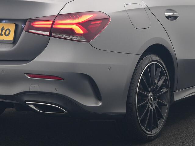 Mercedes-Benz A-KLASSE 250 e Business Solution AMG Limited Plug In Hybrid 218pk PHEV | Adaptive Cruise | Head Up | Multi Beam LED | Alcantara Sportstoelen Verwarmd | Night Pakket | Sfeerverlichting | MBUX | Apple Carplay | Widescreen Navi | 19"L.M | Mountaingrau Magno |