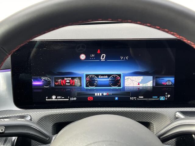 Mercedes-Benz A-KLASSE 180 AMG Line | Panoramadak | MULTIBEAM LED Koplampen | Dodehoekassistent | Advanced Sound System | Apple CarPlay | Android Auto | Augmented Reality voor Navigatie | Donkergetint Glas Achter | Sfeerverlichting | Stoelverwarming