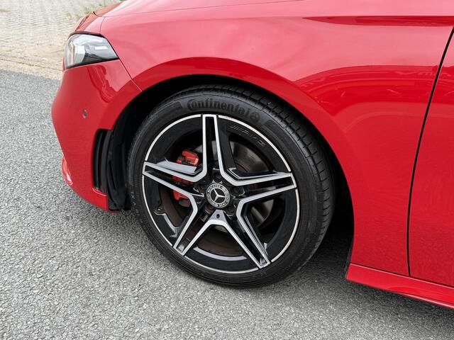 Mercedes-Benz A-KLASSE 200 AMG 163PK AutomaatoPanooBurmester