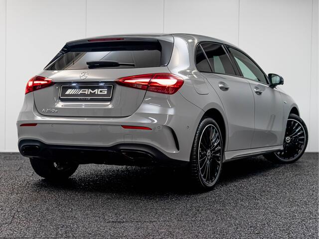 Mercedes-Benz A-KLASSE 250 e AMG Line | Night | Alpine Grijs | Keyless-Go | Trekhaak | Verwarmd stuurwiel