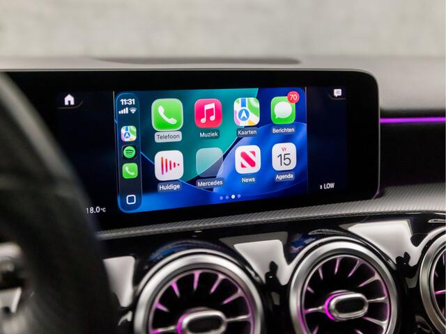 Mercedes-Benz A-KLASSE 180 AMG Sport Automaat (SCHUIFDAK, APPLE CARPLAY, SFEERVERLICHTING, BURMESTER, KEYLESS, LEDER/ALCANTARA, CAMERA, SPORTSTOELEN, STOELVERWARMING, WIDESCREEN, GETINT GLAS, NIEUWSTAAT)