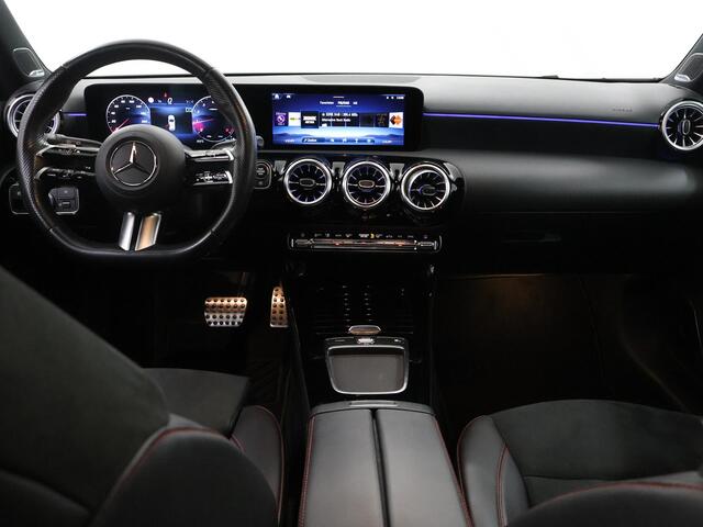 Mercedes-Benz A-KLASSE 180 AMG Line | Premium | Night pakket | Keyless go | Draadloos telefoon laden |