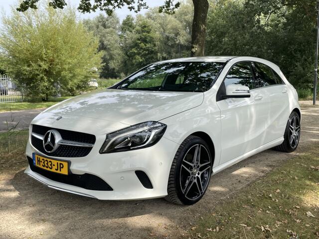 Mercedes-Benz A-KLASSE 180 Ambition | Elk stoelen geheugen functie | Stoelverwarming | Parkeersensoren |