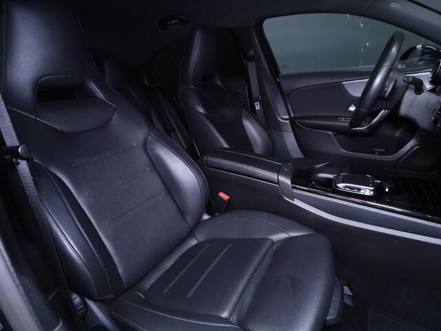 Mercedes-Benz A-KLASSE 200 AMG Sport [SPORTSTOELEN, CAMERA, CRUISE CONTROL, BLUETOOTH TELEFOON, PDC V+A, STOELVERWARMING, AUTOMATISCHE AIRCO, NAVIGATIE, FLIPPERS, NIEUWSTAAT]