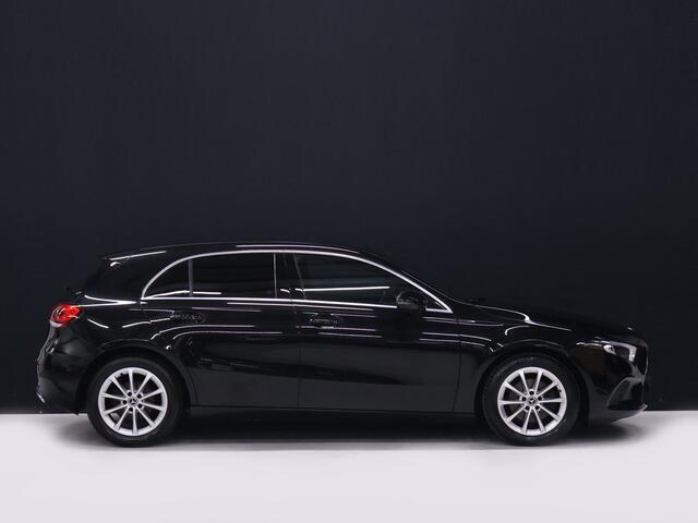 Mercedes-Benz A-KLASSE 200 AMG Sport [SPORTSTOELEN, CAMERA, CRUISE CONTROL, BLUETOOTH TELEFOON, PDC V+A, STOELVERWARMING, AUTOMATISCHE AIRCO, NAVIGATIE, FLIPPERS, NIEUWSTAAT]