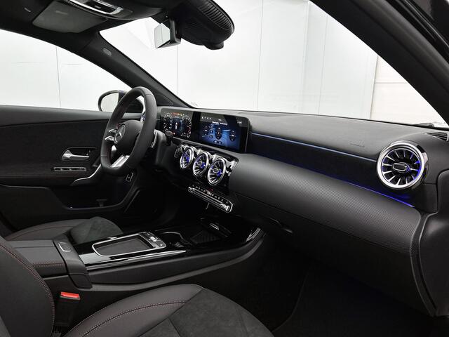 Mercedes-Benz A-KLASSE 250 e Business Solution AMG | Nightpakket | Smartphone-integratie | Panoramaschuifdak | Multibeam LED | Stoelverwarming voor | Sfeerverlichting | KEYLESS-GO |