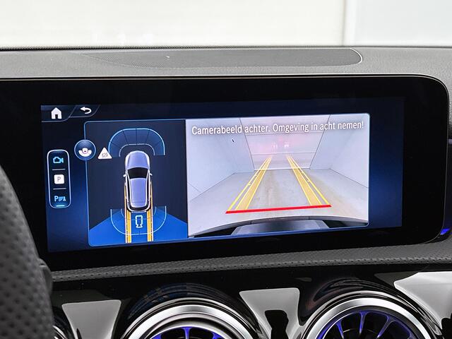 Mercedes-Benz A-KLASSE 250 e Business Solution AMG | Nightpakket | Smartphone-integratie | Panoramaschuifdak | Multibeam LED | Stoelverwarming voor | Sfeerverlichting | KEYLESS-GO |