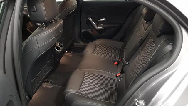 Mercedes-Benz A-KLASSE 200 Automaat Progressive Premium Pack | Navigatie | Climate Control | Camera | Sfeerlichting | Parkeer sensoren | Stoelverwarming | Led | Cruise Control