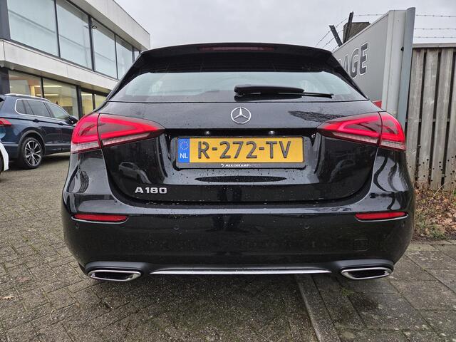 Mercedes-Benz A-KLASSE 180 Advantage 17"/Sfeerverlichting/LED/Climate/Stoelverwarming/Apple Carplay & Android Auto