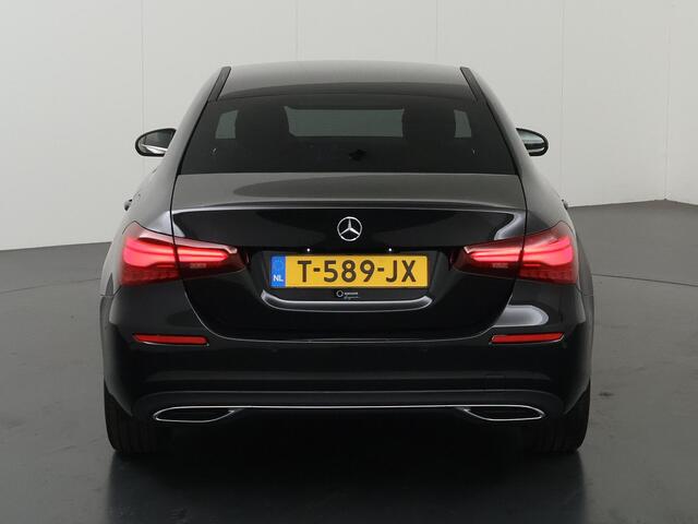 Mercedes-Benz A-KLASSE 180 Business Line | Stoelverwarming | Sfeerverlichting | Getint glas |
