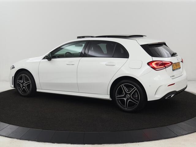 Mercedes-Benz A-KLASSE 250e AMG | Panoramadak | Stoelverwarming | Carplay | Leder/Alcantara | Camera | Sfeerverlichting | Navigatie | Park Assist | Climate control | Full LED | PHEV | Plug In