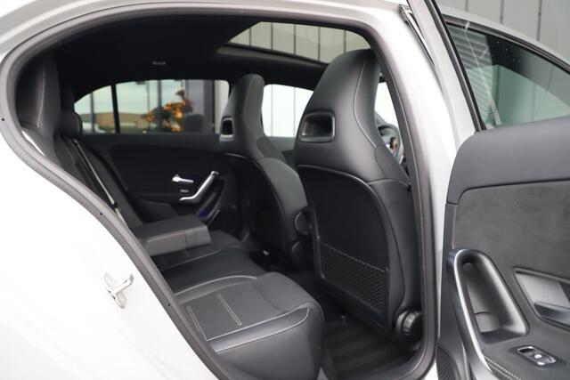 Mercedes-Benz A-KLASSE 250e AMG | Panoramadak | Sfeerverlichting | ACC | Stuurwielverw. | Standkachel | Widescreen | 2025.