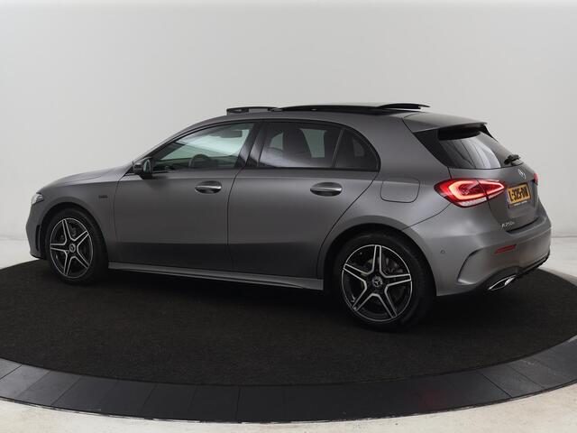 Mercedes-Benz A-KLASSE 250e AMG Limited | Panoramadak | Stoelverwarming | Matrix LED | Memory | Carplay | Keyless | Camera | Navigatie | Full LED | PHEV | Plug In
