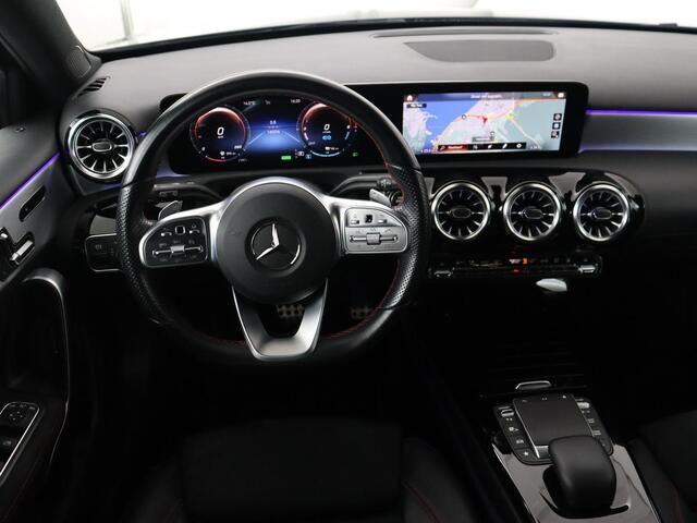 Mercedes-Benz A-KLASSE 250e AMG Limited | Panoramadak | Stoelverwarming | Matrix LED | Memory | Carplay | Keyless | Camera | Navigatie | Full LED | PHEV | Plug In