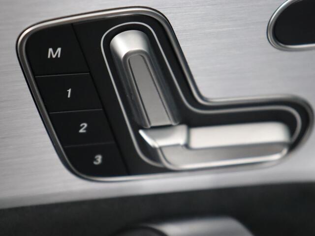 Mercedes-Benz A-KLASSE 250e AMG Limited | Panoramadak | Stoelverwarming | Matrix LED | Memory | Carplay | Keyless | Camera | Navigatie | Full LED | PHEV | Plug In