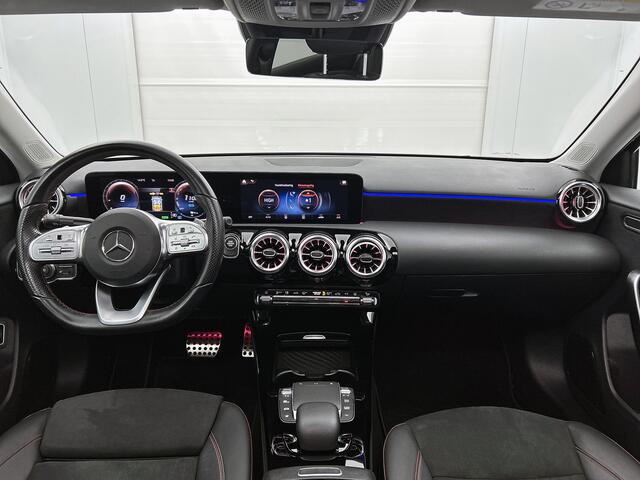 Mercedes-Benz A-KLASSE 250 e Premium Plus | Panoramadak \ Achteruitrijcamera | Sfeerverlichting | Apple Carplay | Inclusief 24 maanden MB Certified garantie voor Europa.