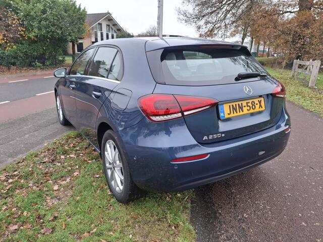 Mercedes-Benz A-KLASSE 250 e Business Line