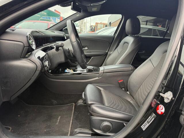 Mercedes-Benz A-KLASSE 200 Launch Edition Premium | 1E EIGENAAR | 12MND GARANTIE | AUTOMAAT | DAB | LED | SFEERVERLICHTING |
