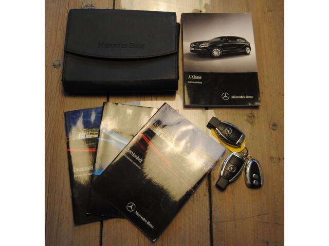 Mercedes-Benz A-KLASSE 250 A 250 Sport || AMG Pakket|| Stoelverwarming|| Handgeschakeld!