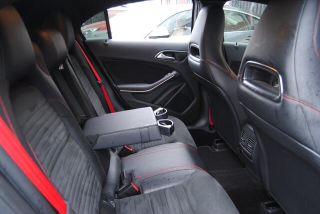 Mercedes-Benz A-KLASSE 250 A 250 Sport || AMG Pakket|| Stoelverwarming|| Handgeschakeld!