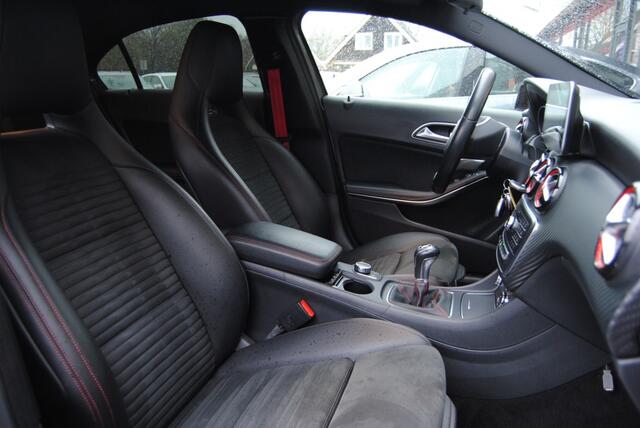 Mercedes-Benz A-KLASSE 250 A 250 Sport || AMG Pakket|| Stoelverwarming|| Handgeschakeld!