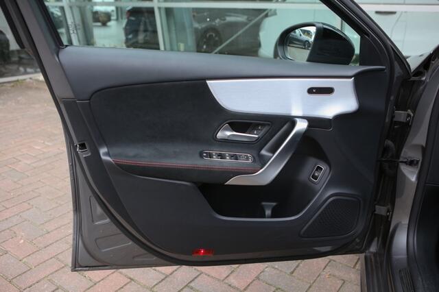 Mercedes-Benz A-KLASSE 180 Bns Sol. AMG | Pano | Sfeerverlichting |