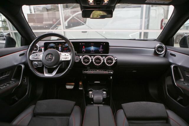 Mercedes-Benz A-KLASSE 180 Bns Sol. AMG | Pano | Sfeerverlichting |