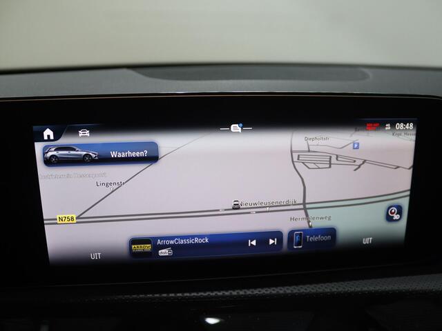 Mercedes-Benz A-KLASSE 180 Star Edition Luxury Line | Trekhaak | Dodehoekassistent | 18" lichtmetalen velgen