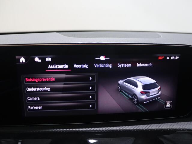 Mercedes-Benz A-KLASSE 180 Star Edition Luxury Line | Trekhaak | Dodehoekassistent | 18" lichtmetalen velgen