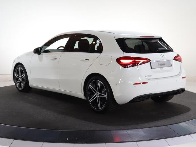 Mercedes-Benz A-KLASSE 180 Star Edition Luxury Line | Trekhaak | Dodehoekassistent | 18" lichtmetalen velgen